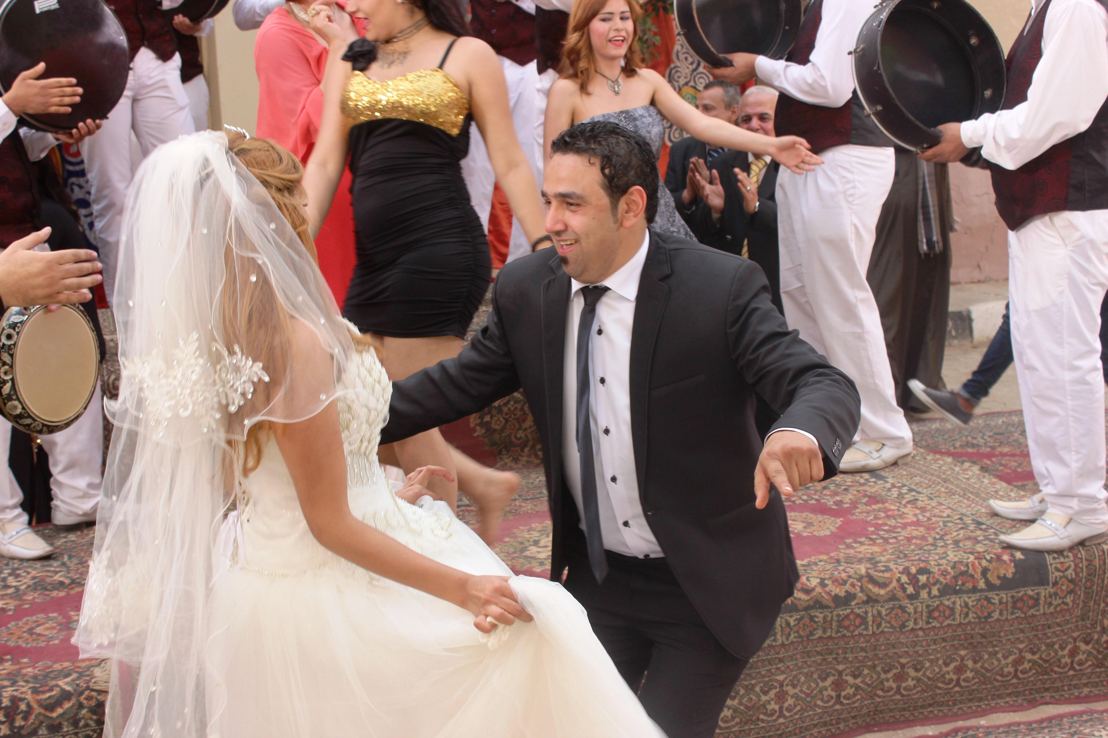 رقص العريس و العروسه